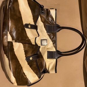 Authentic Dooney & Bourke animal print purse/shoulder bag!!